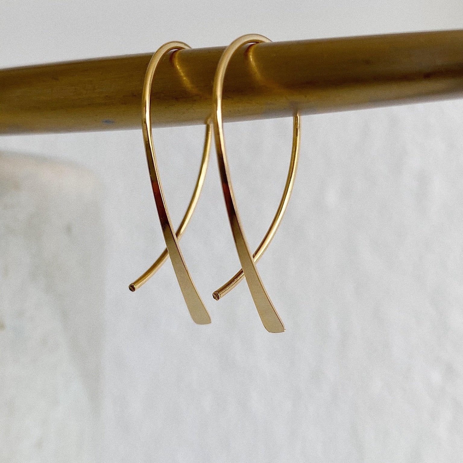 Dainty Crossed-Arch Threader - LLUME Jewelry