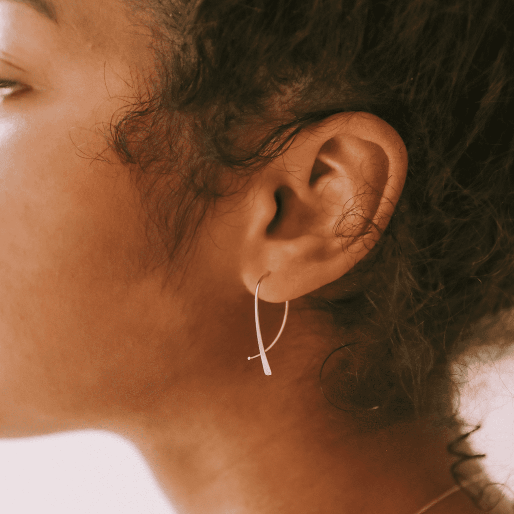 Dainty Crossed-Arch Threader - LLUME Jewelry