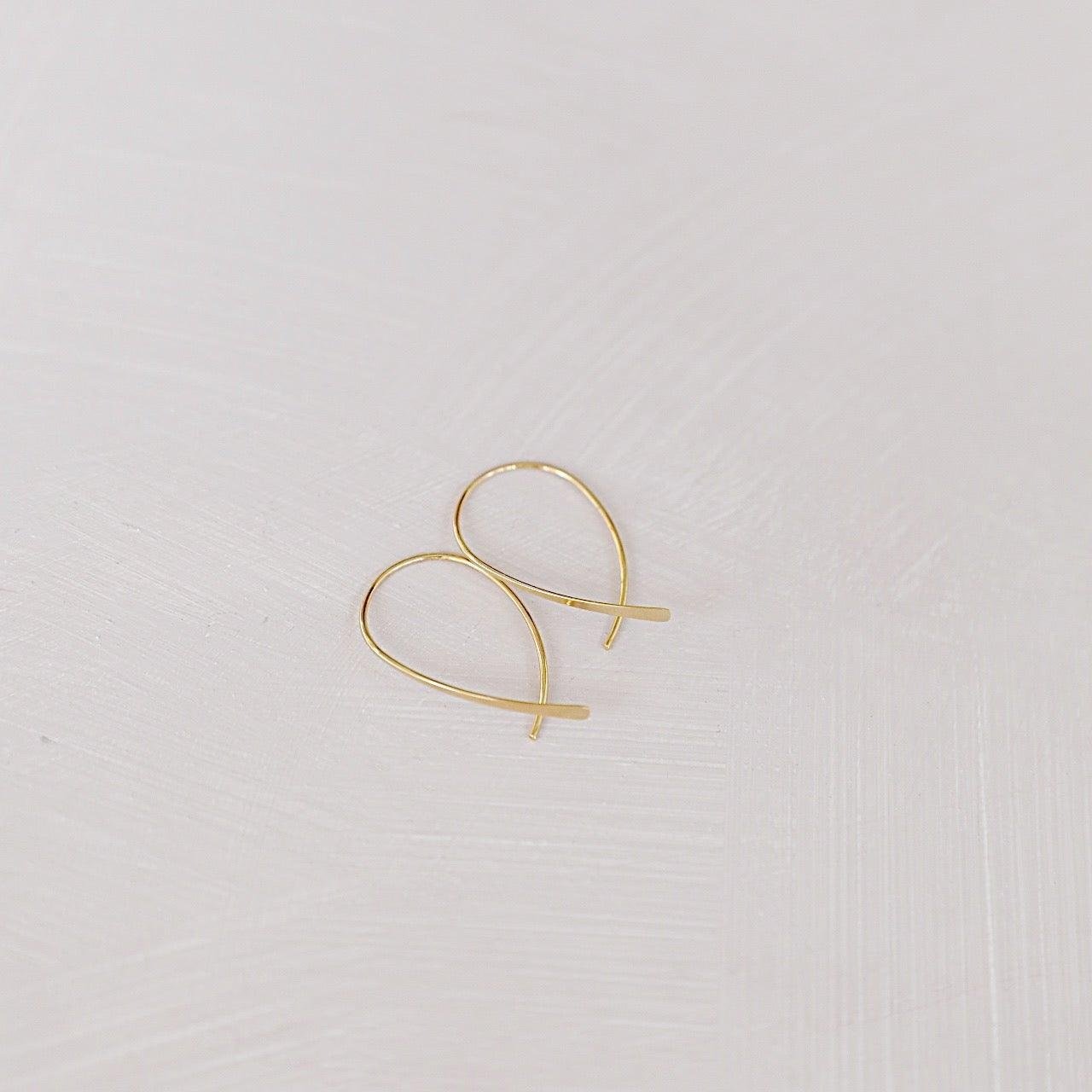 Dainty Crossed-Arch Threader - LLUME Jewelry